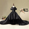 Robe de demoiselle d'honneur noire en organza coupe trapèze à volants et épaules dénudées